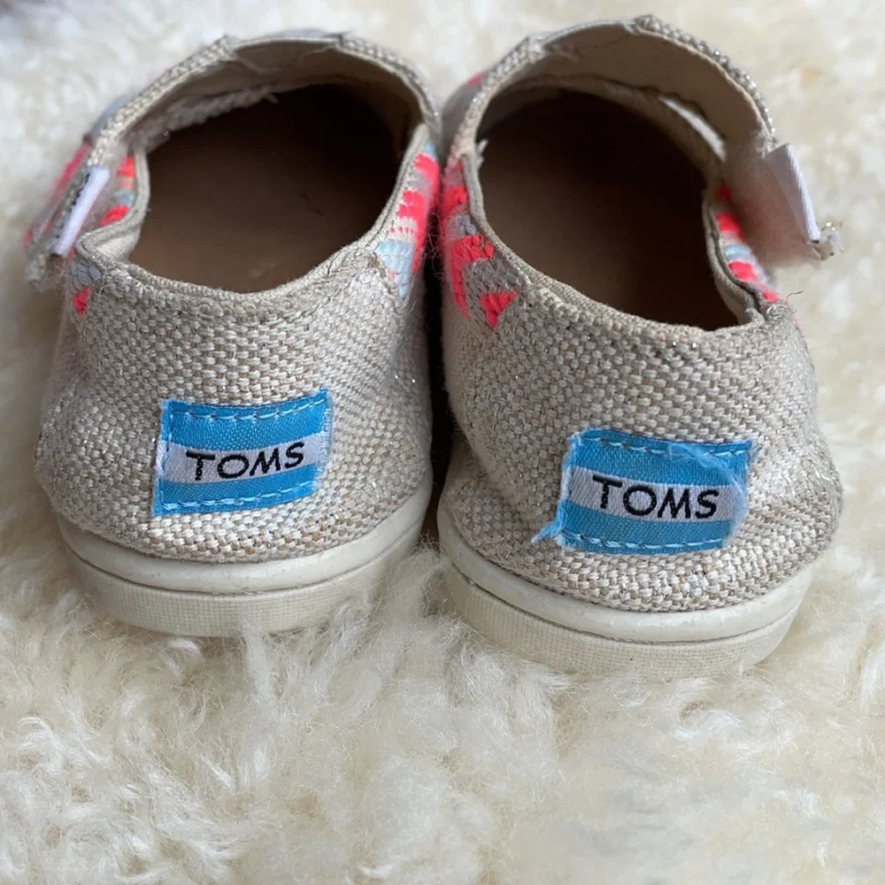 TOMS natural metallic burlap tiny classics size 7